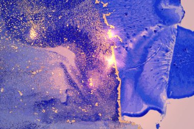 Altın, lacivert ve mor soyut mermer arka planda parıltılar