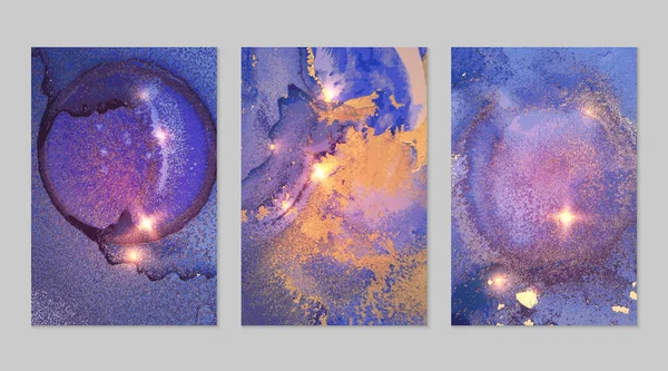 Een stel marmeren patronen. Blauwe, violette en gouden geode texturen met glitter — Stockvector
