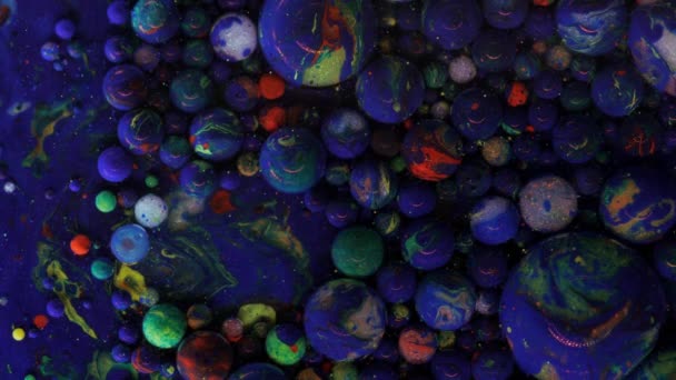 Moving background consisting of purple-blue balls moving in a chaotic manner. — Stock Video