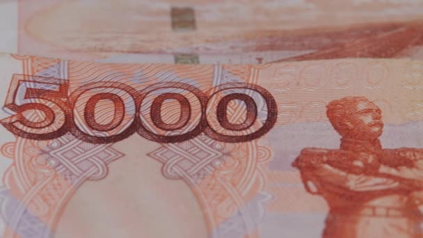 5000俄罗斯卢布。5 000卢布的钞票堆积如山. — 图库视频影像