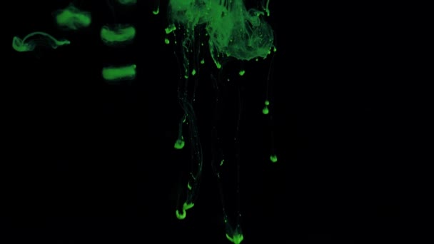 Mixing particles of glowing colors of green paint. — Stock Video