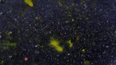 Mavi-beyaz arka planda, pullu yuvarlak sarı parçacıklar. Noel ve Yeni Yıl ekran koruyucuları.