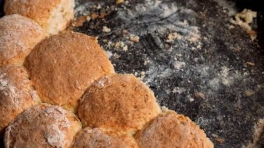 Dökme demir tavada zencefilli çörek topları..