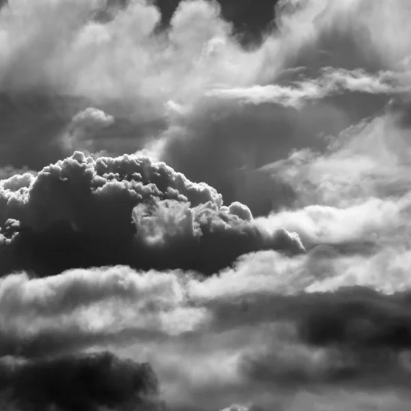 Imagen de fondo gris con nubes — Foto de Stock