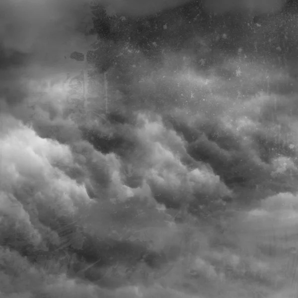 Imagen de fondo gris con arañazos grunge textura y nubes — Foto de Stock