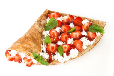 çilek, krem ve nane ile rulo kek