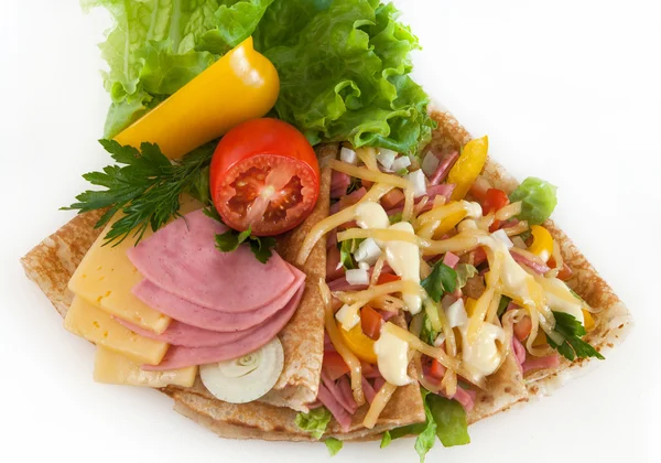 Thin pancakes with ham, cheese and vegetables — Stock Photo, Image