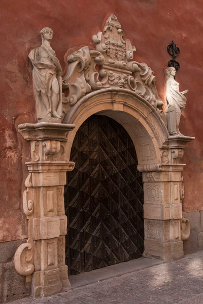 Puerta en torre histórica en Estocolmo, Suecia — Foto de Stock