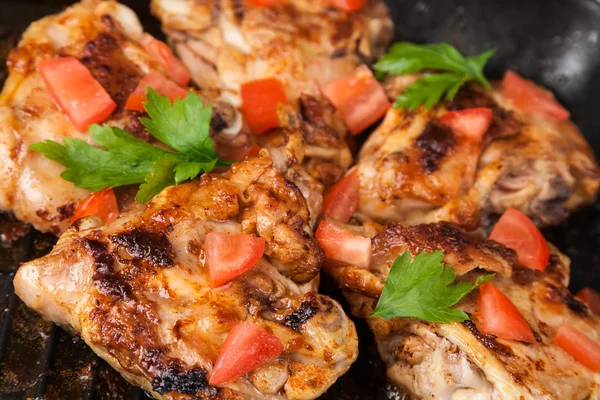 Cook chicken with spice on frying pan — Stock Photo, Image