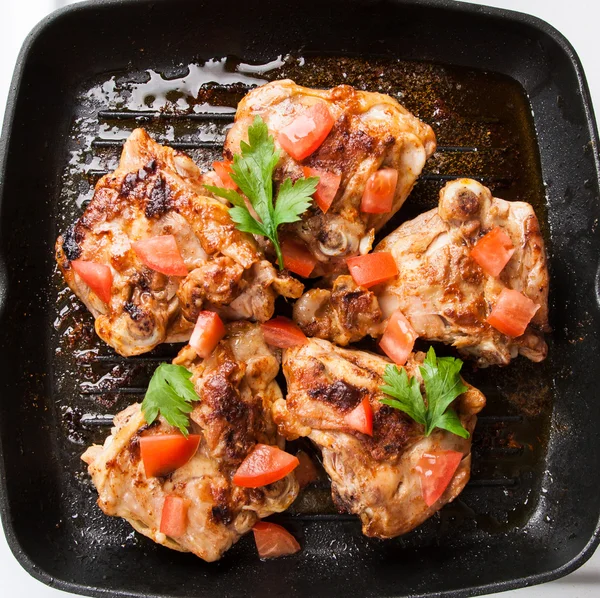 Cook chicken with spice on frying pan — Stock Photo, Image