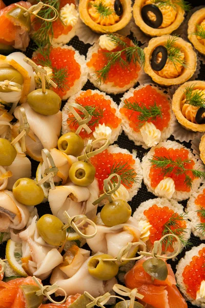 Mini Canape mit verschiedenen Fischen — Stockfoto