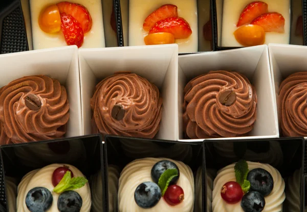 Sweet mini tarts in black and white box — Stock Photo, Image