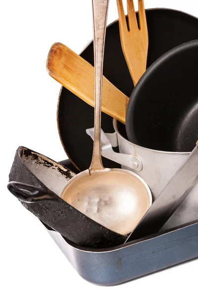 Куча кухонной выпечки с кастрюлей и кастрюлей — стоковое фото