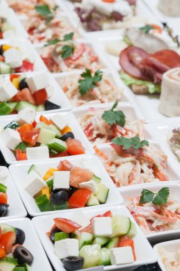 meze salata dan taze sebze ile açık büfe