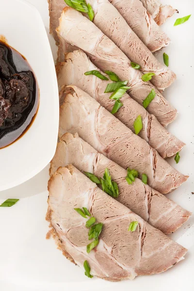 Refeição leve de close-up de carne de partes com molho — Fotografia de Stock