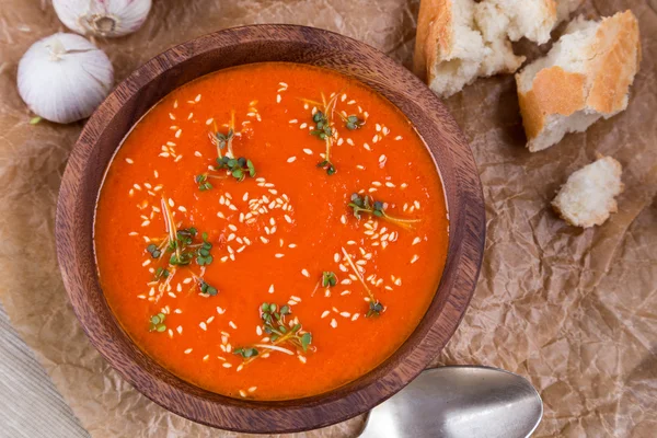 Tomatos soup puree on crushed brown paper — Stock Photo, Image