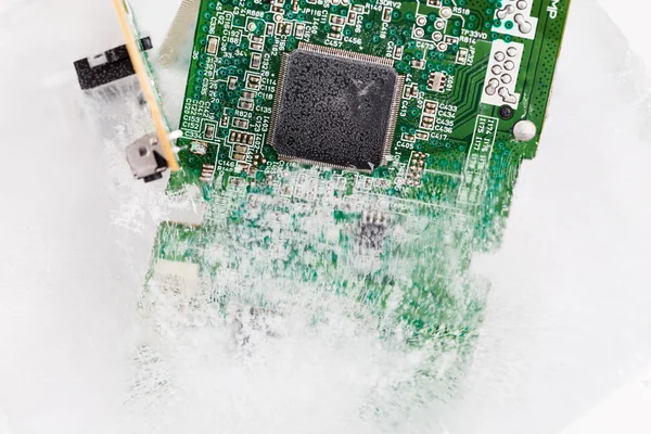 氷の pc のための冷凍電子ボード — ストック写真