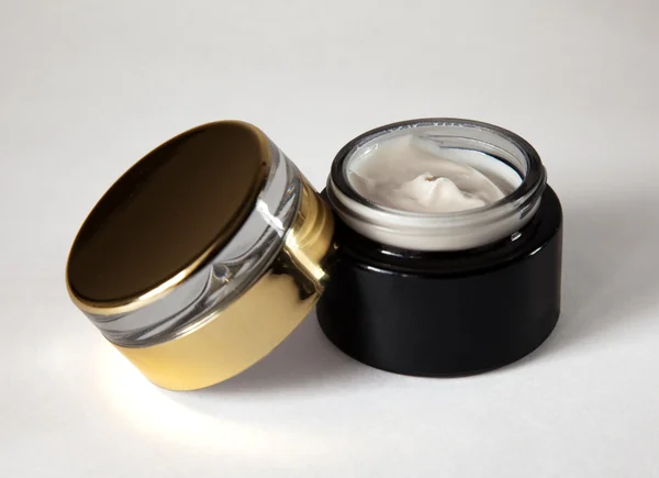 Bottiglia cosmetica con crema — Foto Stock