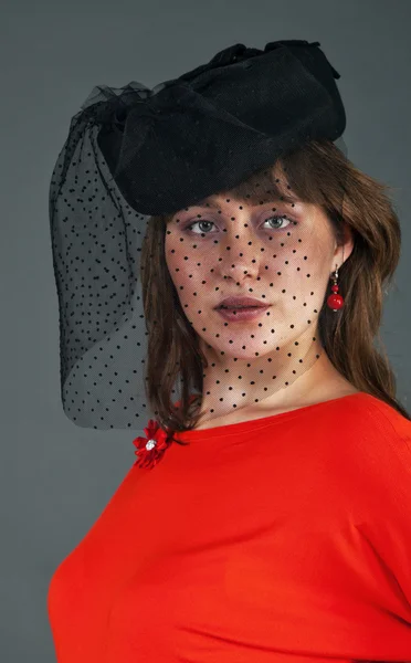 Retrato de menina em chapéu preto com véu — Fotografia de Stock