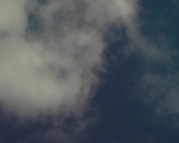 Chmury na błękitnym niebie — Wideo stockowe