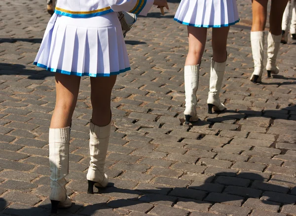 Baterist kız bacakları şehir günü — Stok fotoğraf