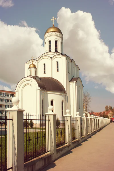 Kilise st. vladimir yaz gününde — Stok fotoğraf