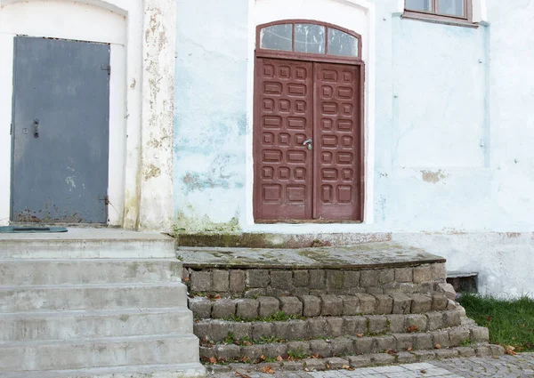 Velha Porta Madeira Rua Cidade Outono Dia Closeup — Fotografia de Stock