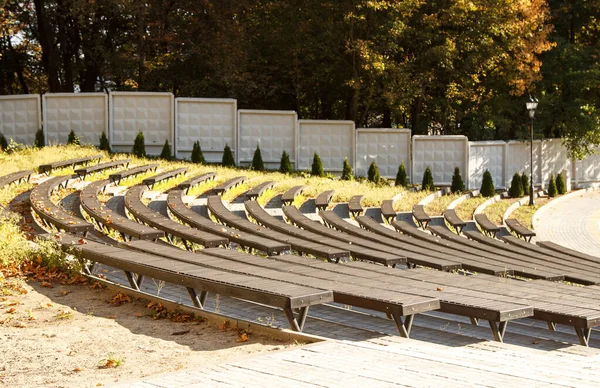 Sièges Vides Dans Stade Ville Jour Ensoleillé Automne — Photo