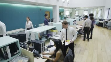 Ofiste çalışan iş ekibi.