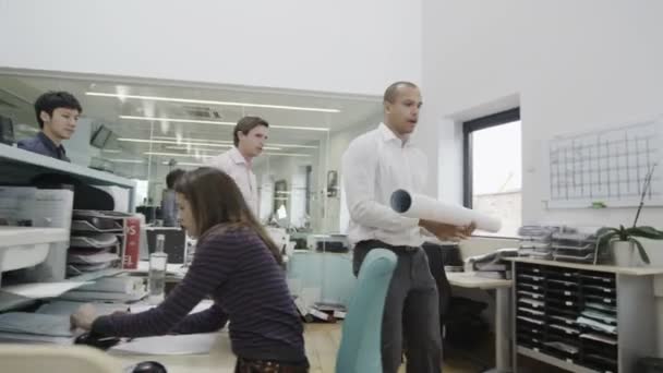 Atractivo y elegante joven reunión de equipo de negocios — Vídeo de stock