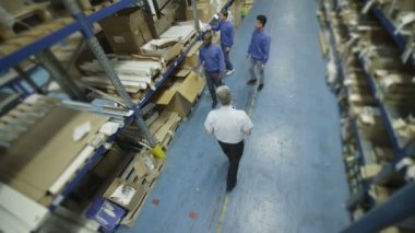 erkek işçiler ambar veya fabrika takımı