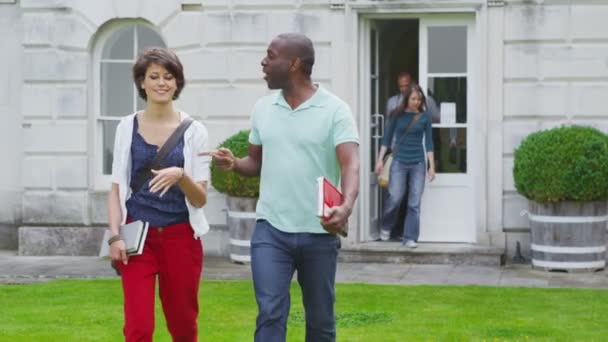 Mixed ethnicity students walk around university — Stock Video