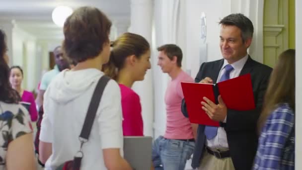 Registre de vérification des enseignants lorsque les élèves entrent en classe 