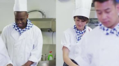 bir restoran veya fırın mutfak aşçılar