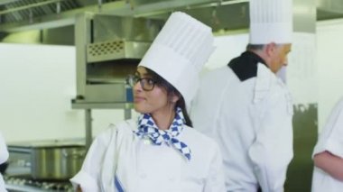 profesyonel şefler gıda hazırlama