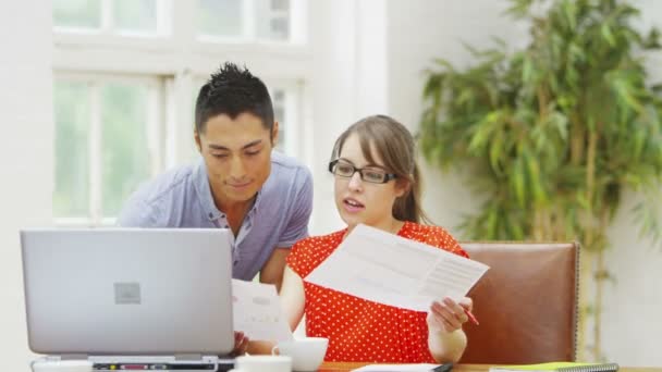 Equipo empresarial trabajando juntos — Vídeos de Stock