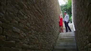 taş merdivenle aşağı koymak yürüme Çift