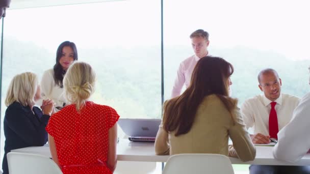 Reunión del equipo empresarial en la oficina — Vídeos de Stock