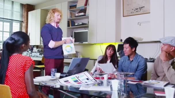 Équipe de conception collaborant au projet 