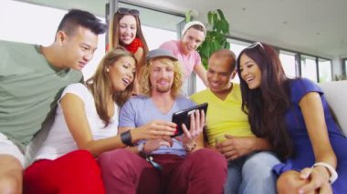 tablet bilgisayar ile takılmak arkadaşlar