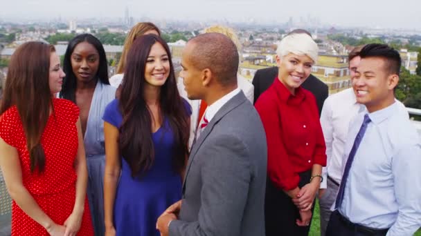 Equipe de negócios sorrindo atraente — Vídeo de Stock