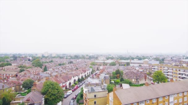 Woonwijk in een voorstad van Londen — Stockvideo