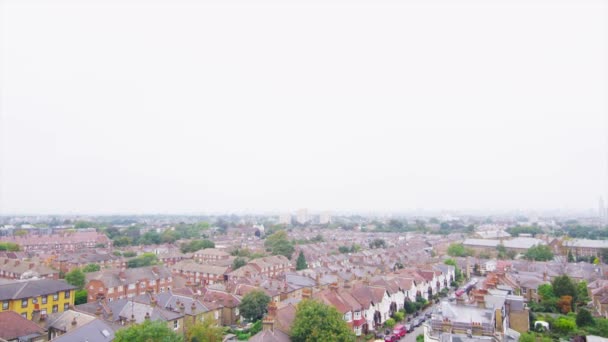 Londra'nın banliyösünde yerleşim alanı — Stok video