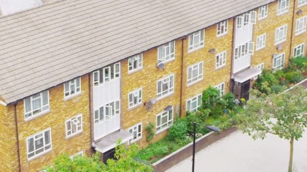 Residential area in suburb of London, — Stock Video