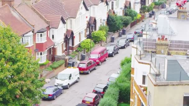 Bostadsområde i en förort till london — Stockvideo