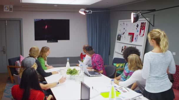 Equipo empresarial en la reunión de la sala de juntas . — Vídeos de Stock