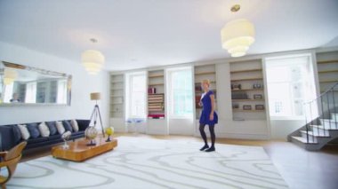 işadamı iki yardımcıları desteği ile çalışma