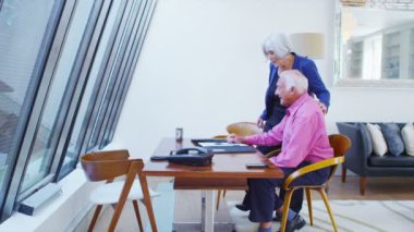 üst düzey iki sözleşme imzalama tartışma içinde