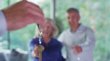 Olgun çift anahtarı yeni home için al