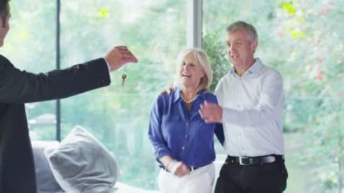 Olgun çift anahtarı yeni home için al